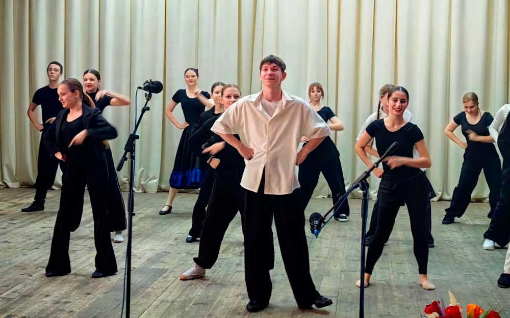 ДЕНЬ УЧИТЕЛЯ И «ПОСВЯЩЕНИЕ В СТУДЕНТЫ»